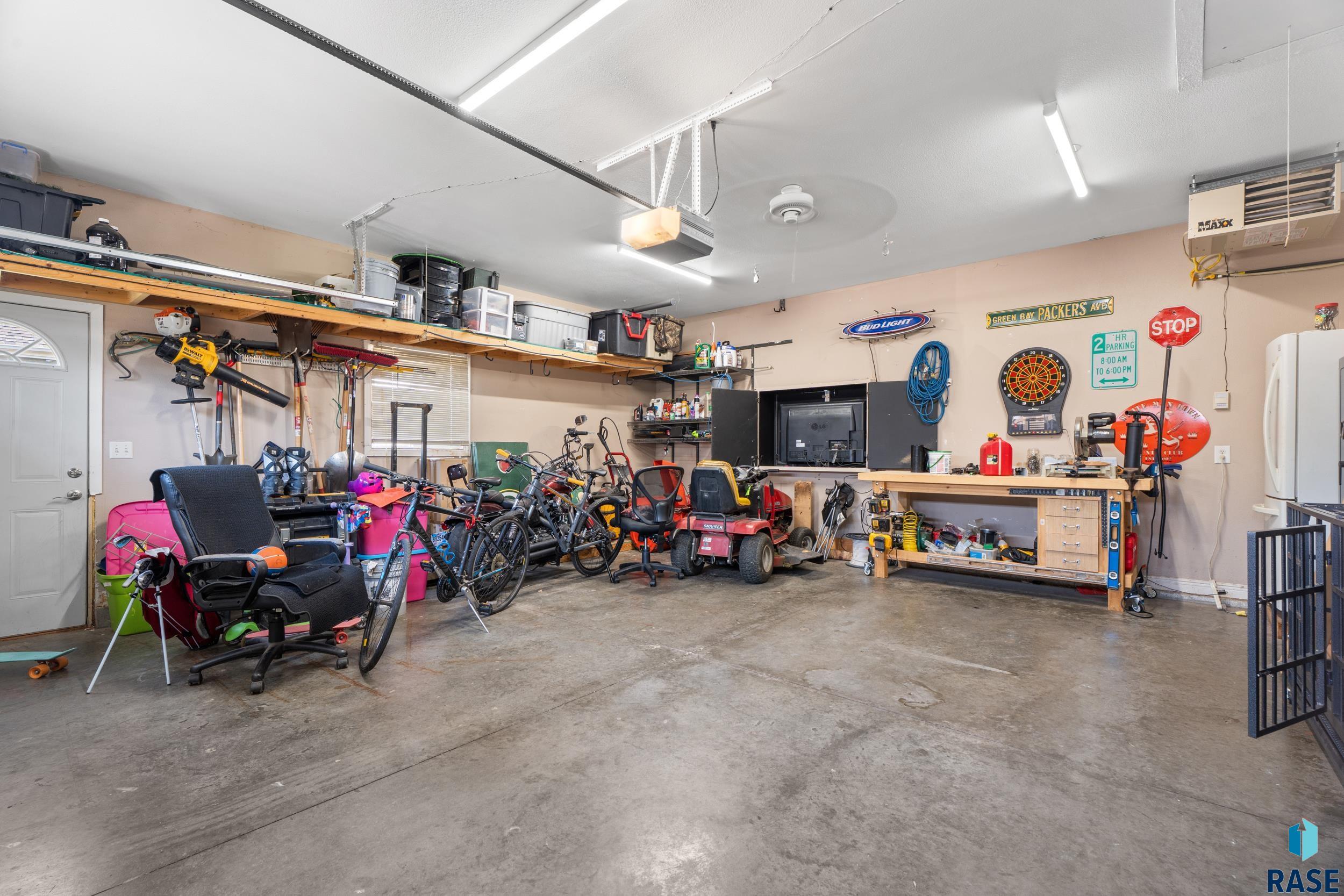 Sioux Falls, South Dakota 57106, United States, 3 Bedrooms Bedrooms, ,2 BathroomsBathrooms,Residential,Active,182847