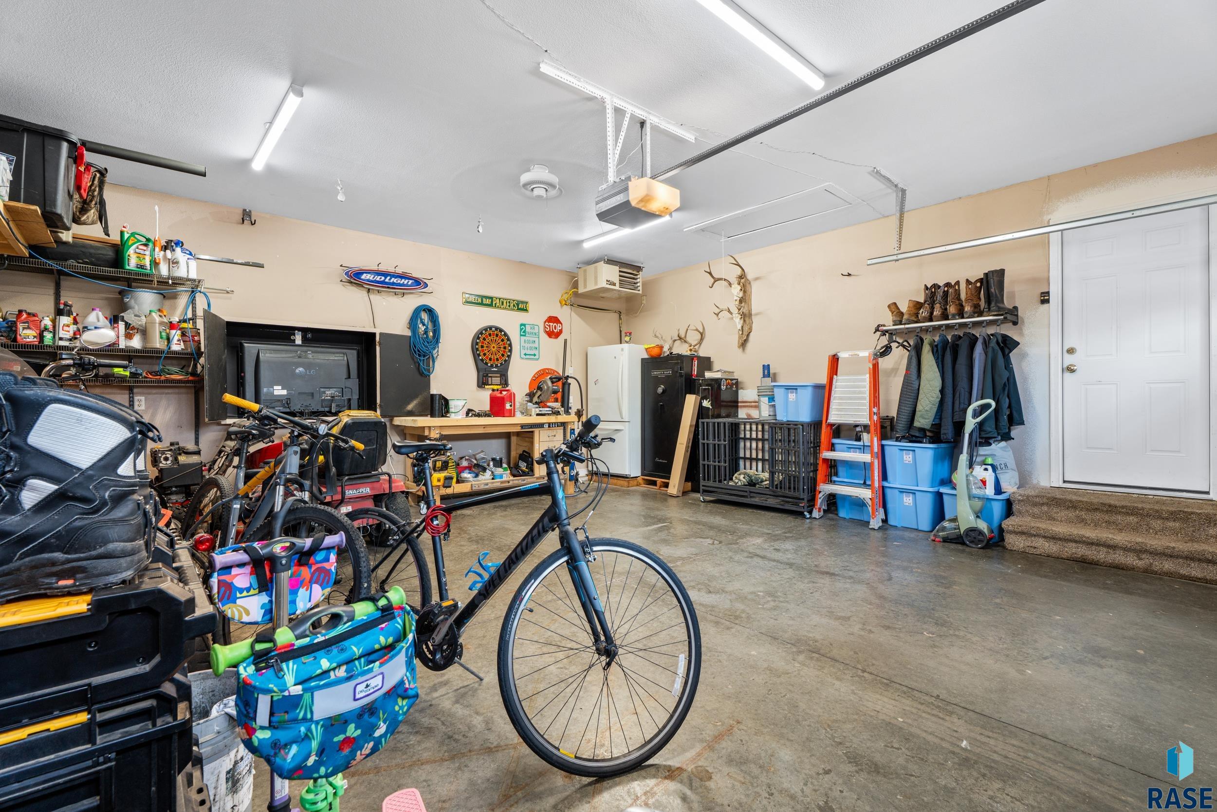 Sioux Falls, South Dakota 57106, United States, 3 Bedrooms Bedrooms, ,2 BathroomsBathrooms,Residential,Active,182847