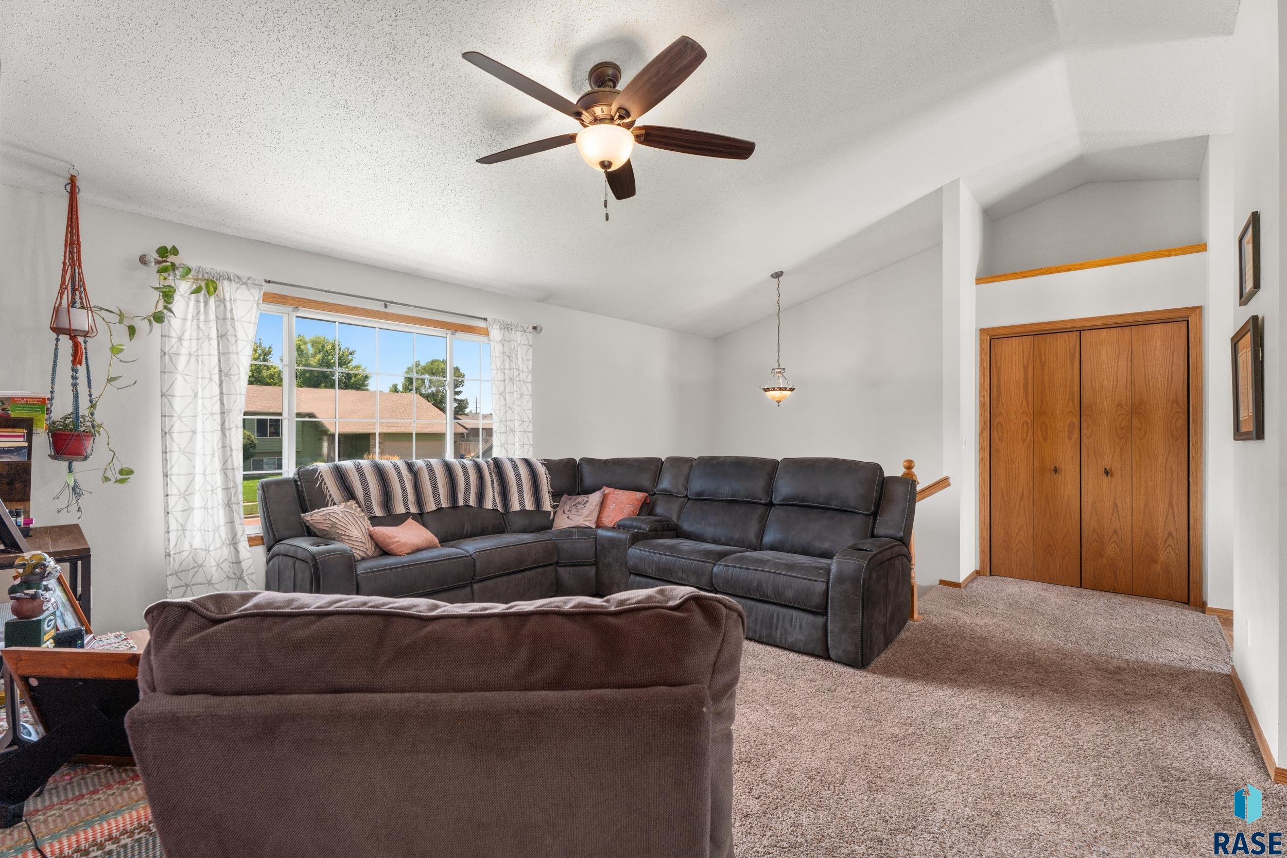 Sioux Falls, South Dakota 57106, United States, 3 Bedrooms Bedrooms, ,2 BathroomsBathrooms,Residential,Active,182847