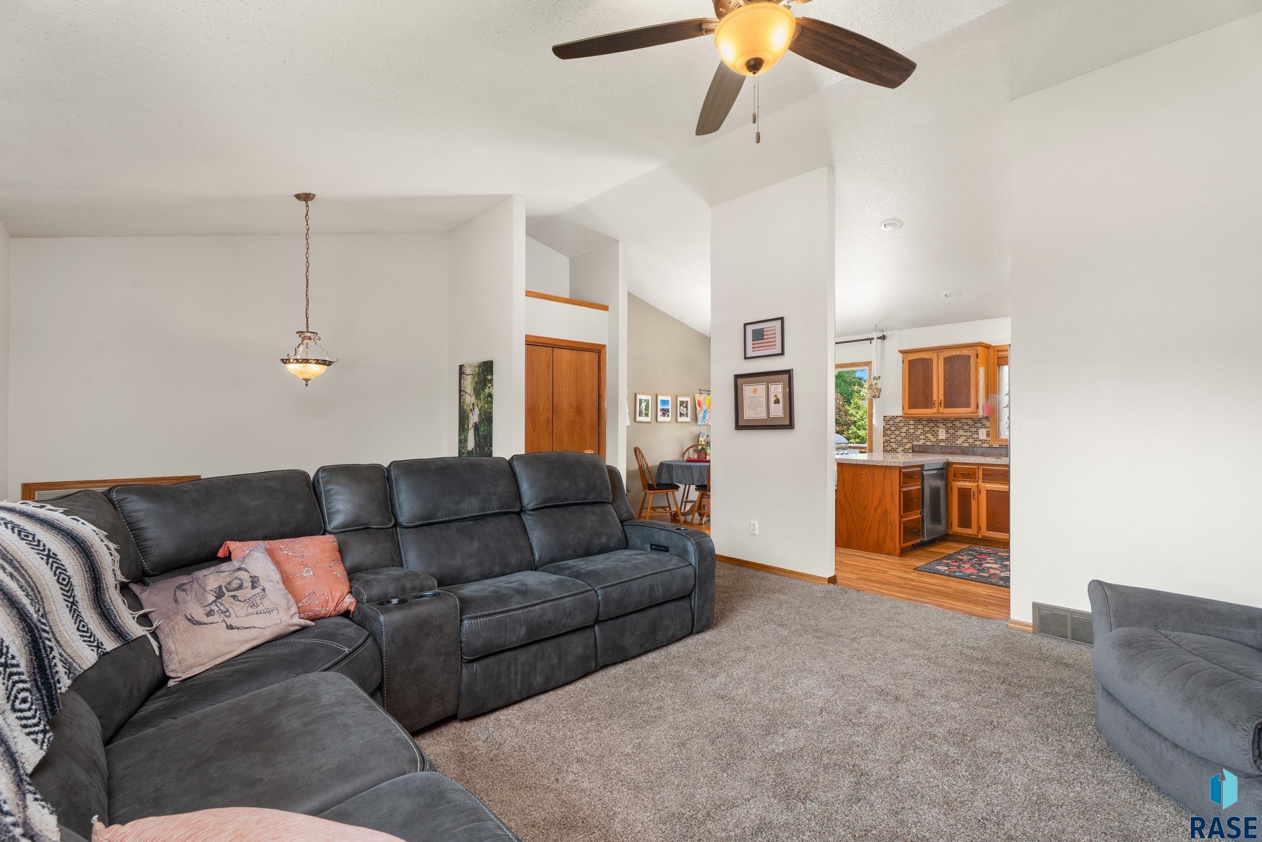 Sioux Falls, South Dakota 57106, United States, 3 Bedrooms Bedrooms, ,2 BathroomsBathrooms,Residential,Active,182847