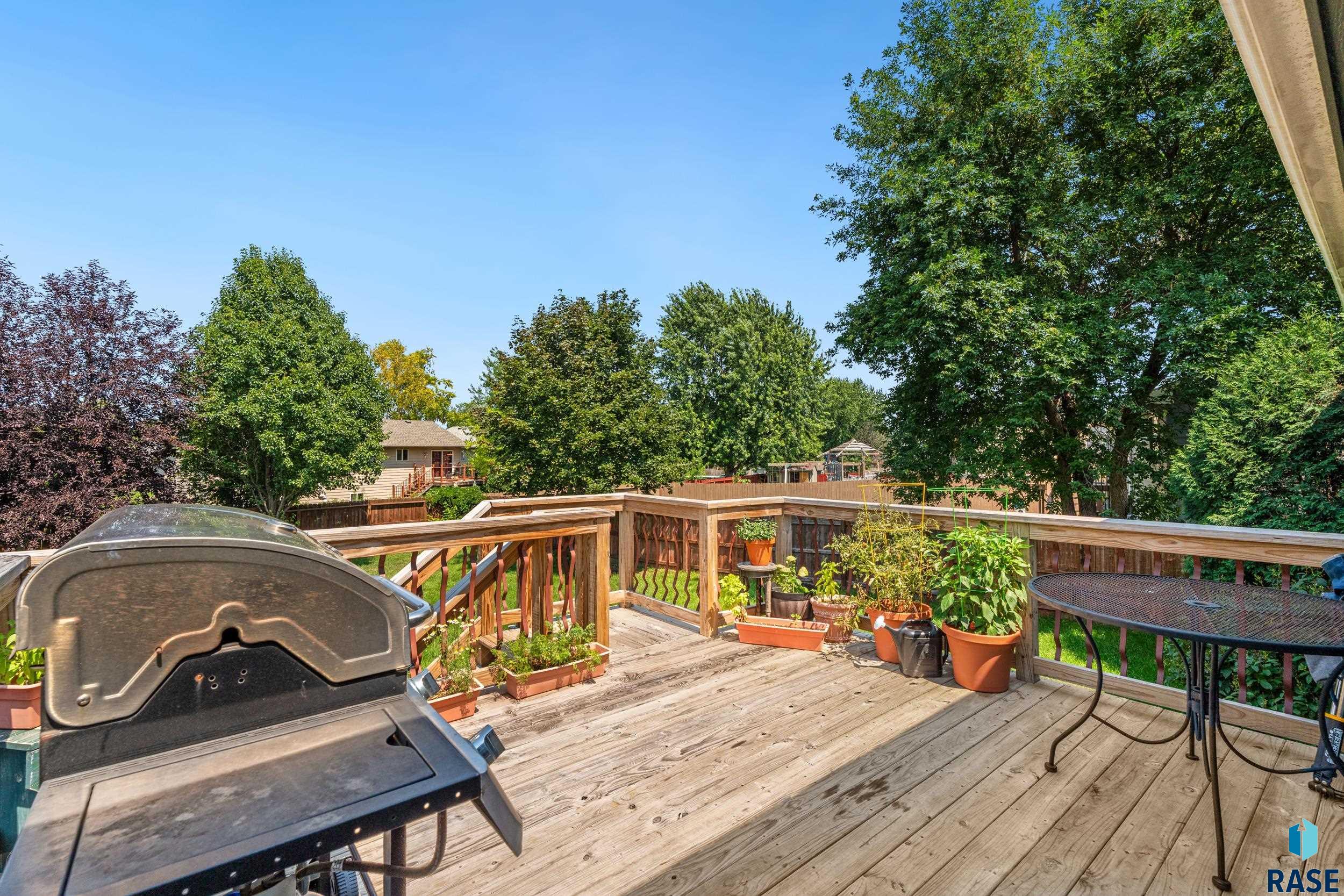 Sioux Falls, South Dakota 57106, United States, 3 Bedrooms Bedrooms, ,2 BathroomsBathrooms,Residential,Active,182847