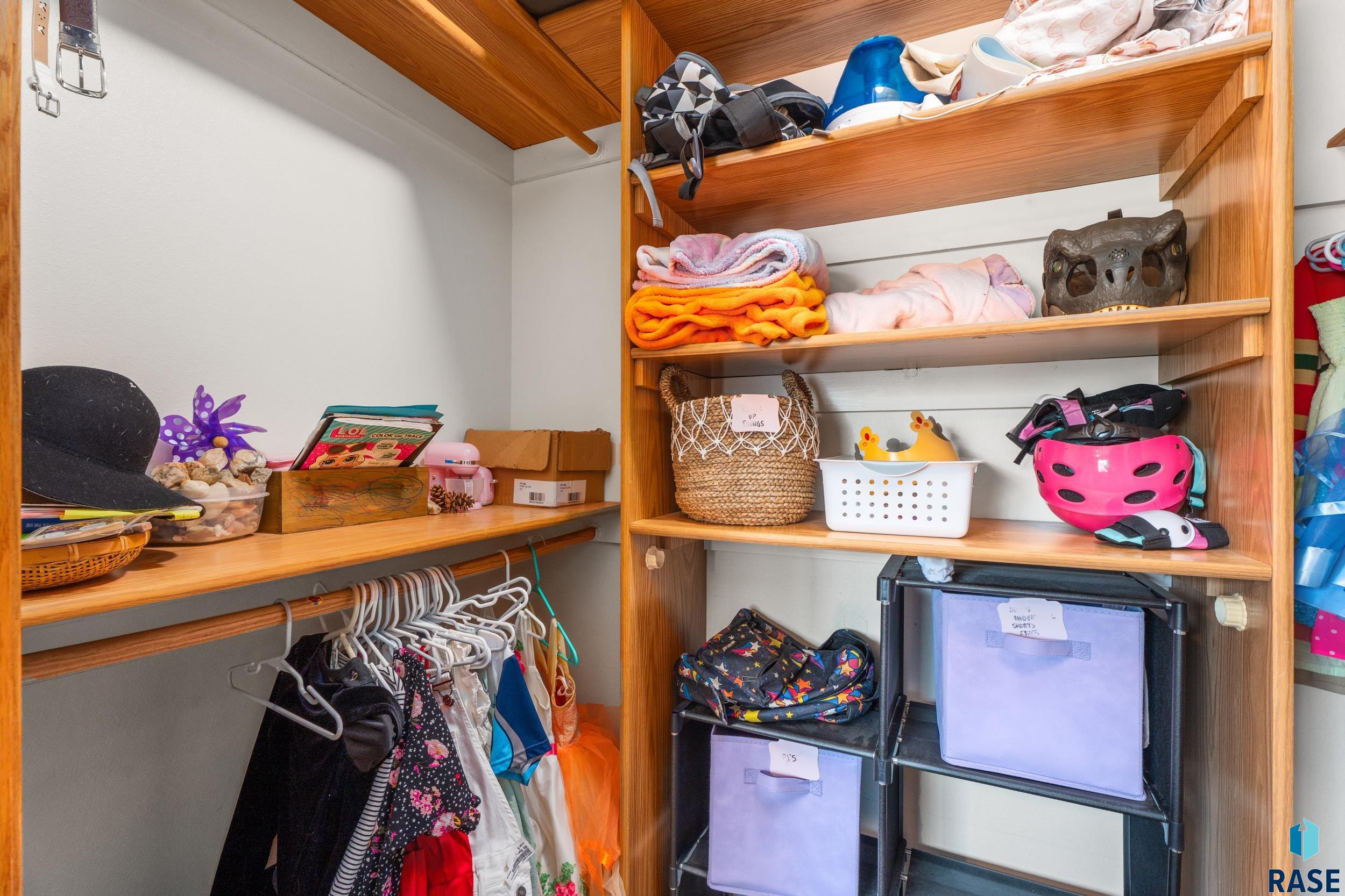 Sioux Falls, South Dakota 57106, United States, 3 Bedrooms Bedrooms, ,2 BathroomsBathrooms,Residential,Active,182847