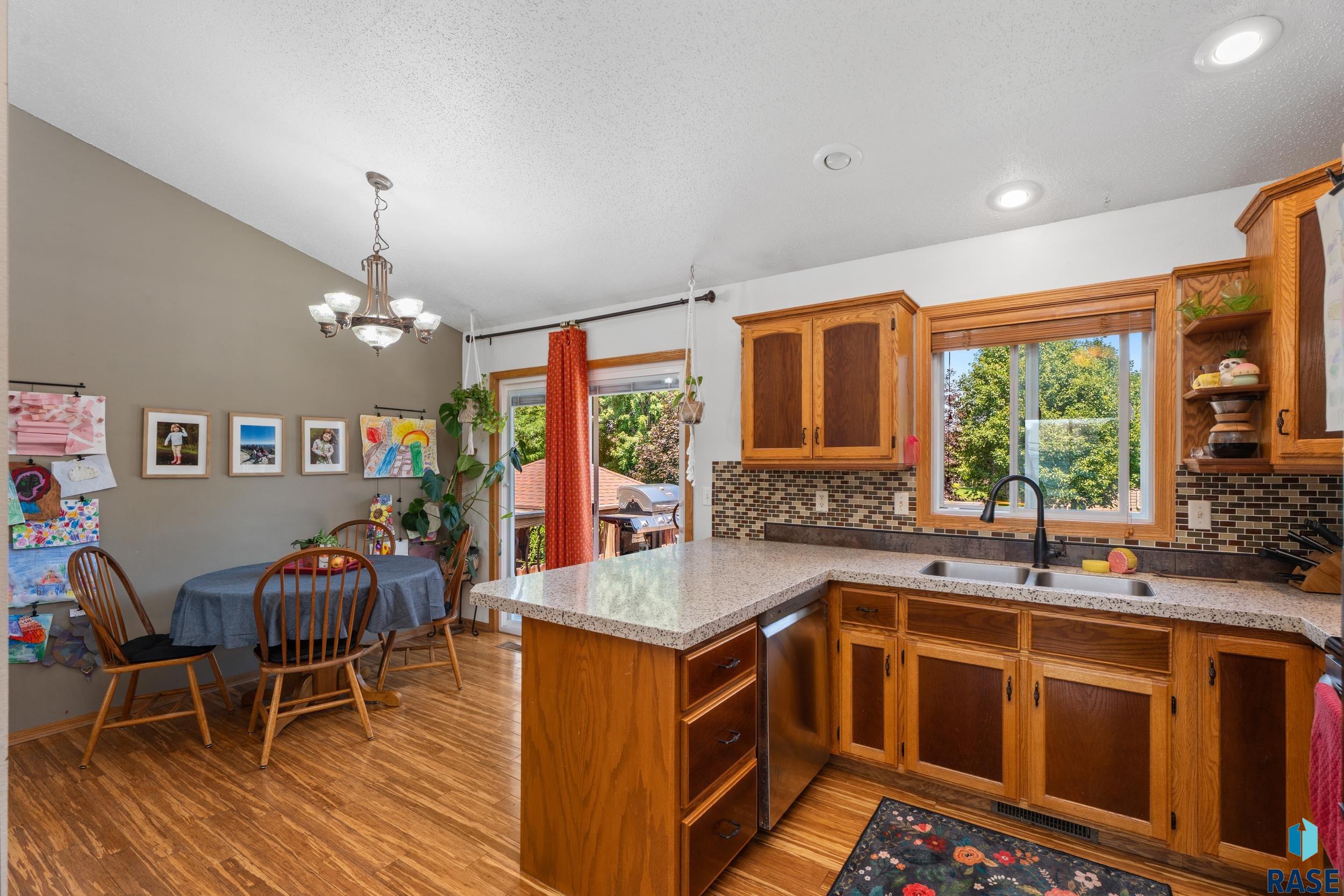 Sioux Falls, South Dakota 57106, United States, 3 Bedrooms Bedrooms, ,2 BathroomsBathrooms,Residential,Active,182847