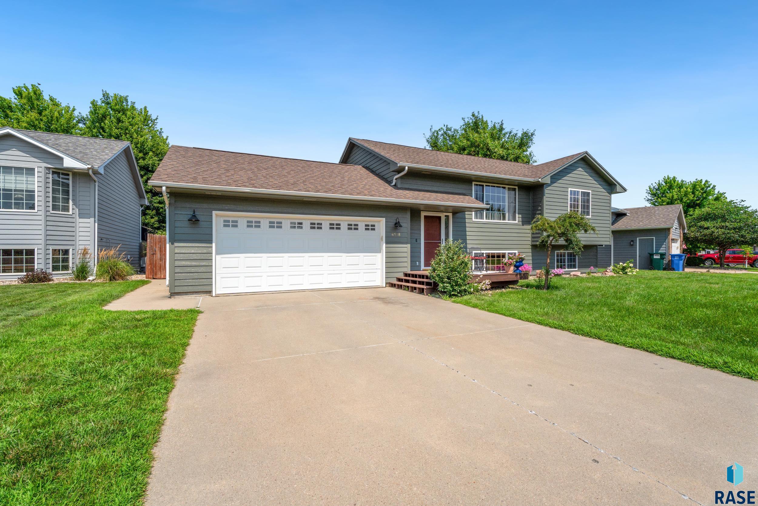 Sioux Falls, South Dakota 57106, United States, 3 Bedrooms Bedrooms, ,2 BathroomsBathrooms,Residential,Active,182847