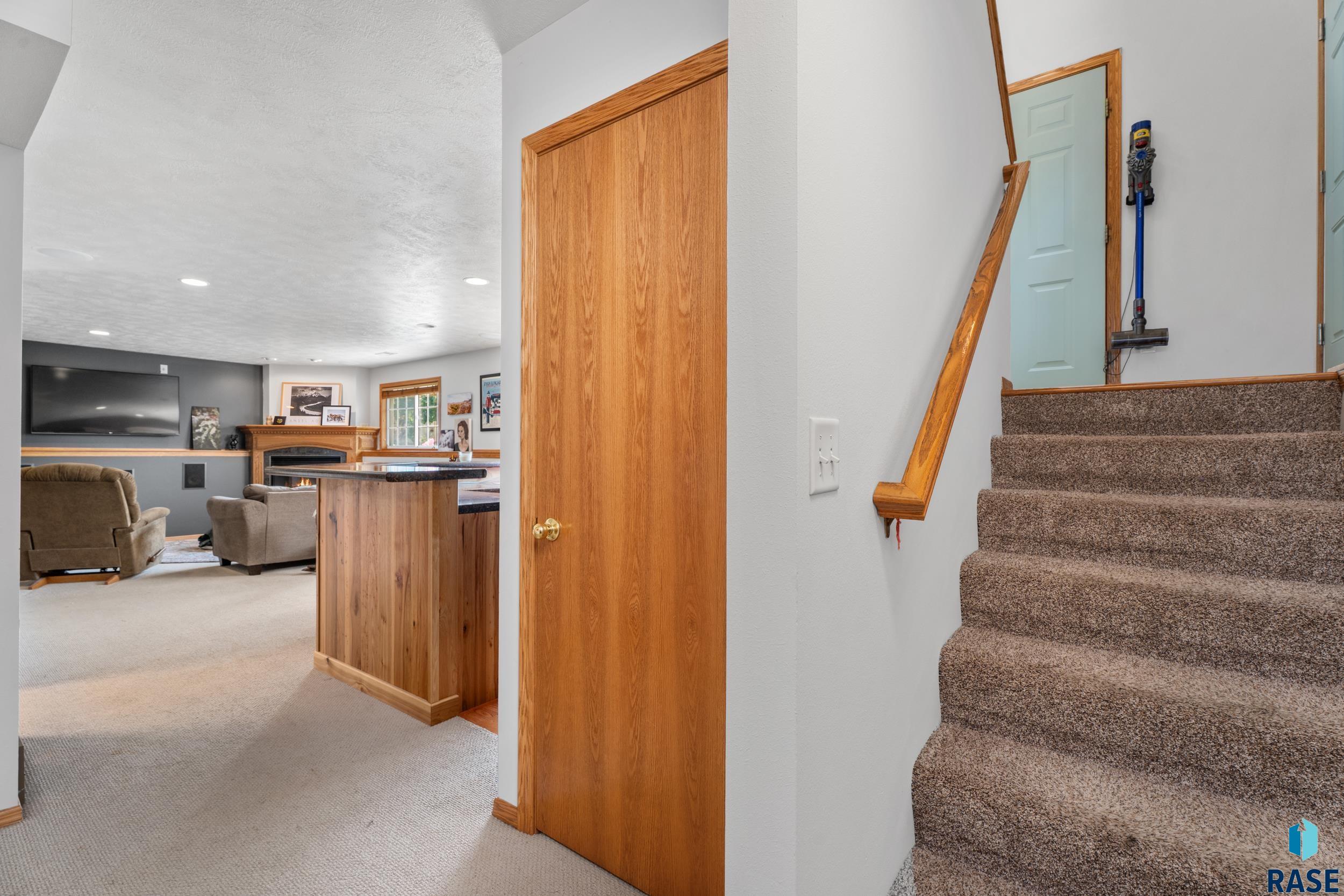 Sioux Falls, South Dakota 57106, United States, 3 Bedrooms Bedrooms, ,2 BathroomsBathrooms,Residential,Active,182847