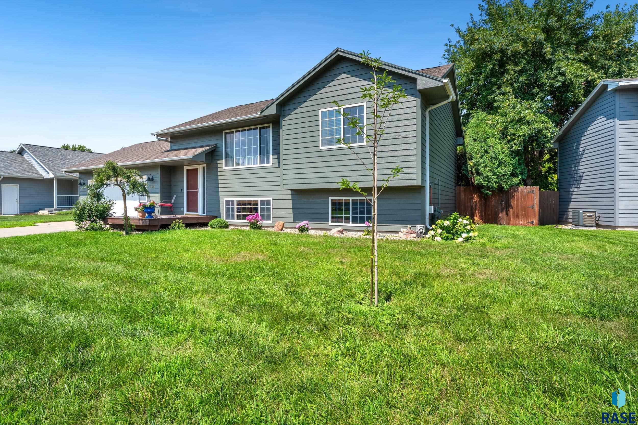 Sioux Falls, South Dakota 57106, United States, 3 Bedrooms Bedrooms, ,2 BathroomsBathrooms,Residential,Active,182847