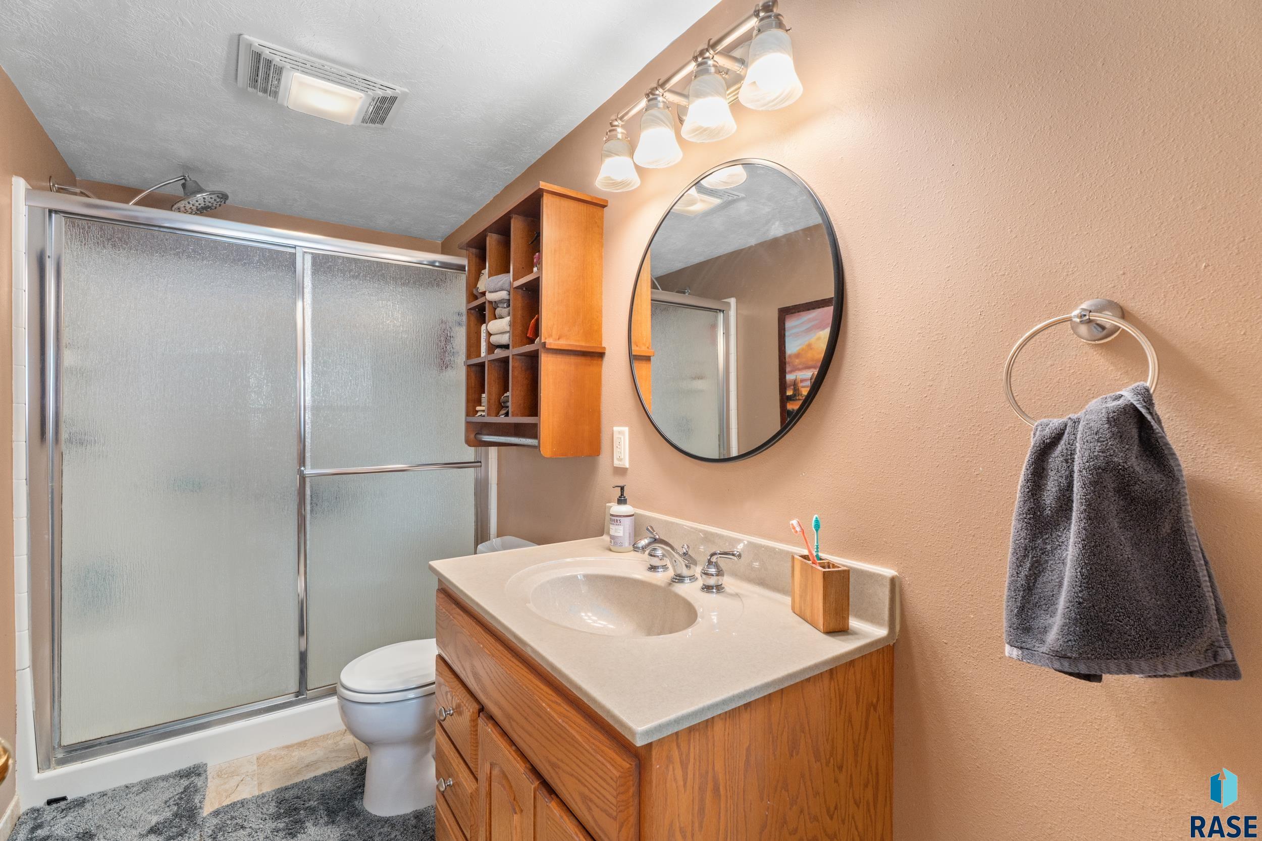 Sioux Falls, South Dakota 57106, United States, 3 Bedrooms Bedrooms, ,2 BathroomsBathrooms,Residential,Active,182847