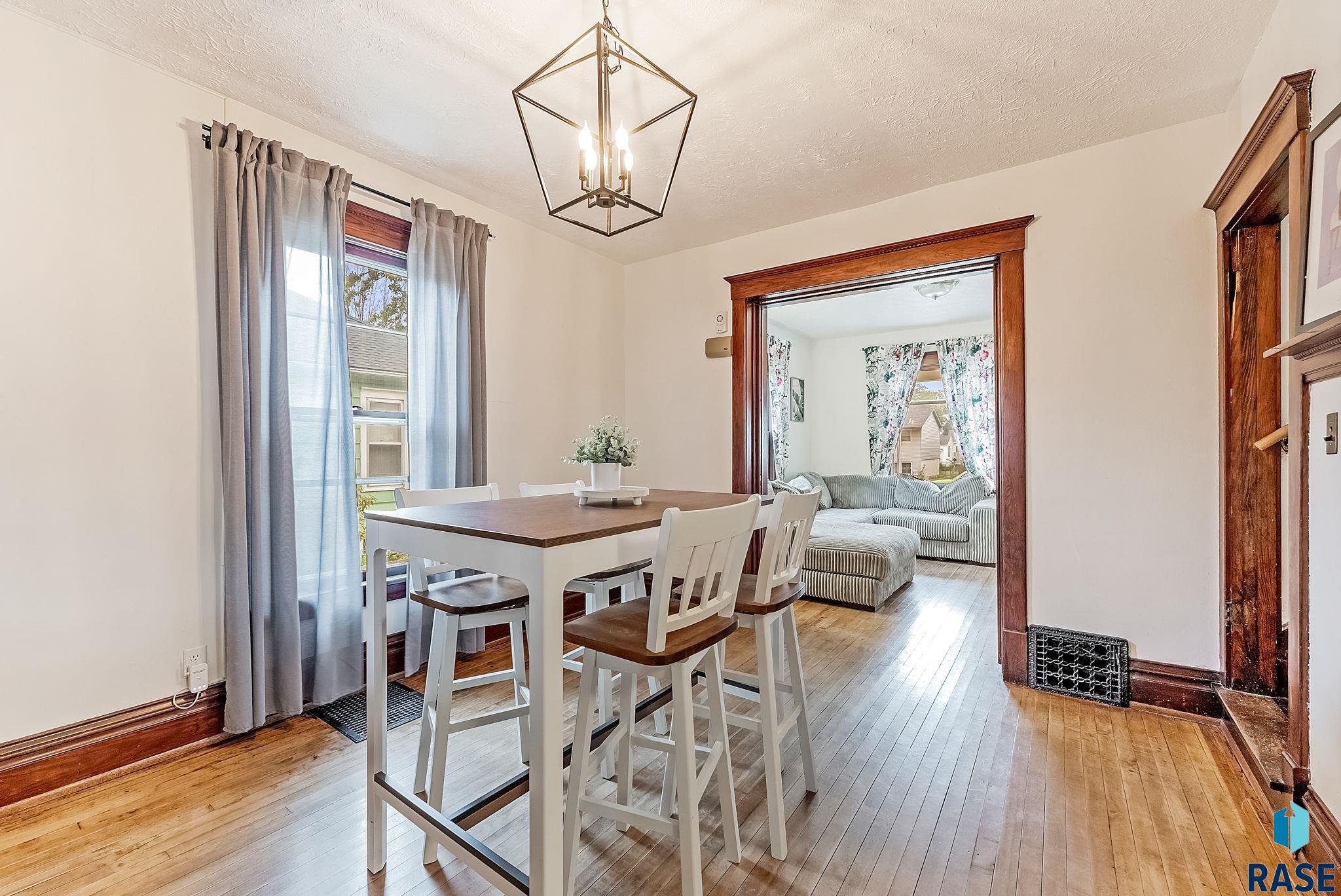 Sioux Falls, South Dakota 57103, United States, 3 Bedrooms Bedrooms, ,2 BathroomsBathrooms,Residential,Active,242402