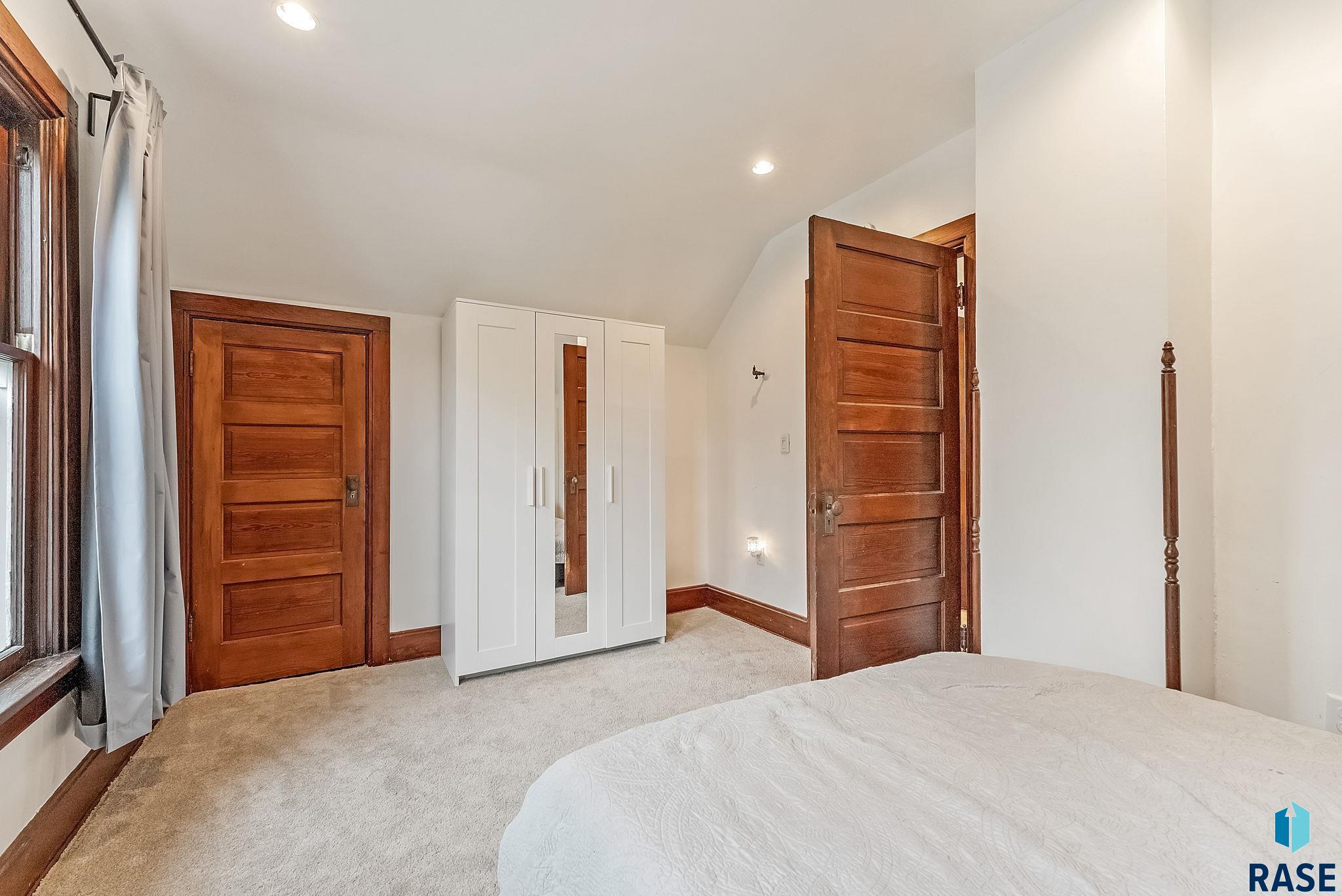 Sioux Falls, South Dakota 57103, United States, 3 Bedrooms Bedrooms, ,2 BathroomsBathrooms,Residential,Active,242402