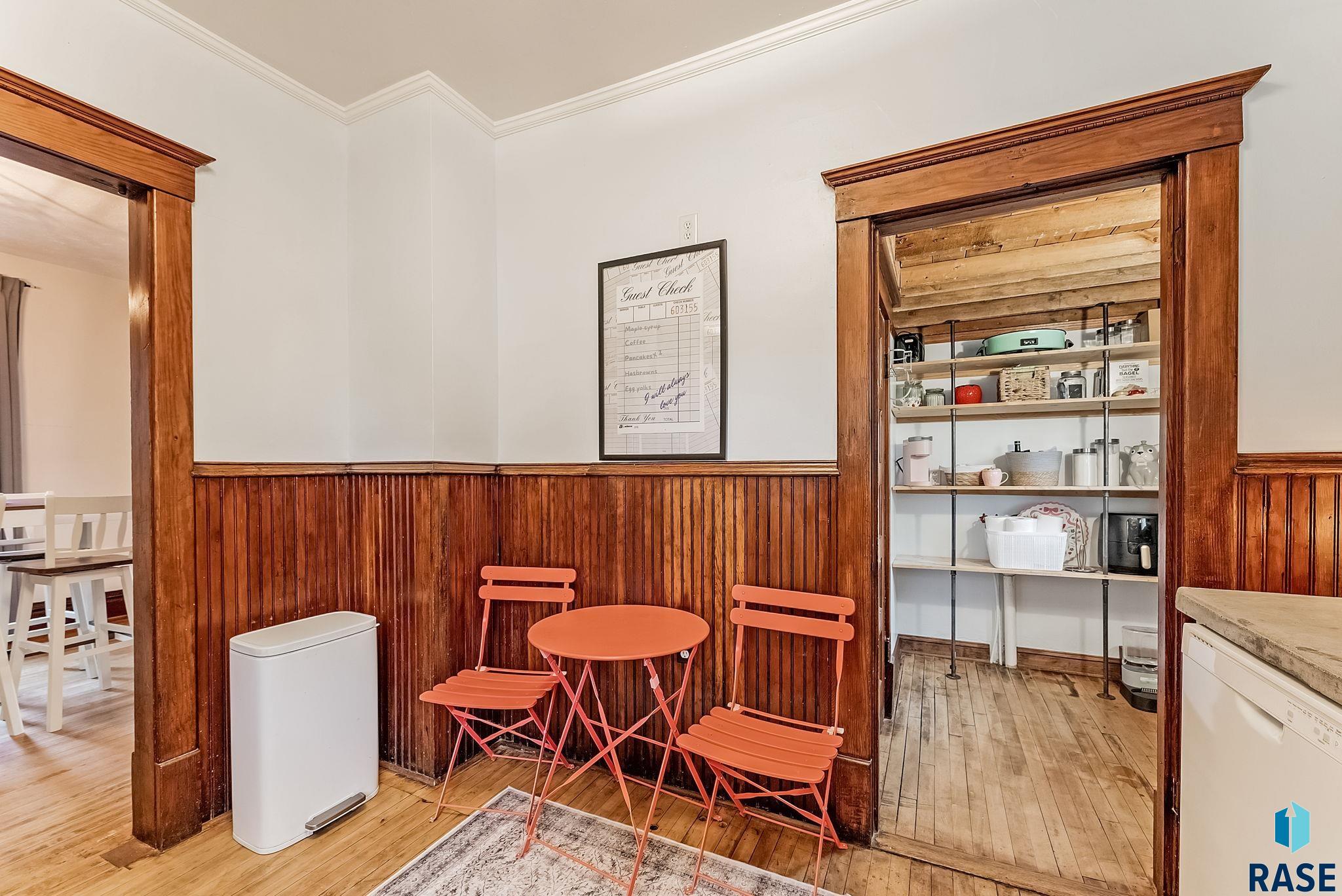 Sioux Falls, South Dakota 57103, United States, 3 Bedrooms Bedrooms, ,2 BathroomsBathrooms,Residential,Active,242402