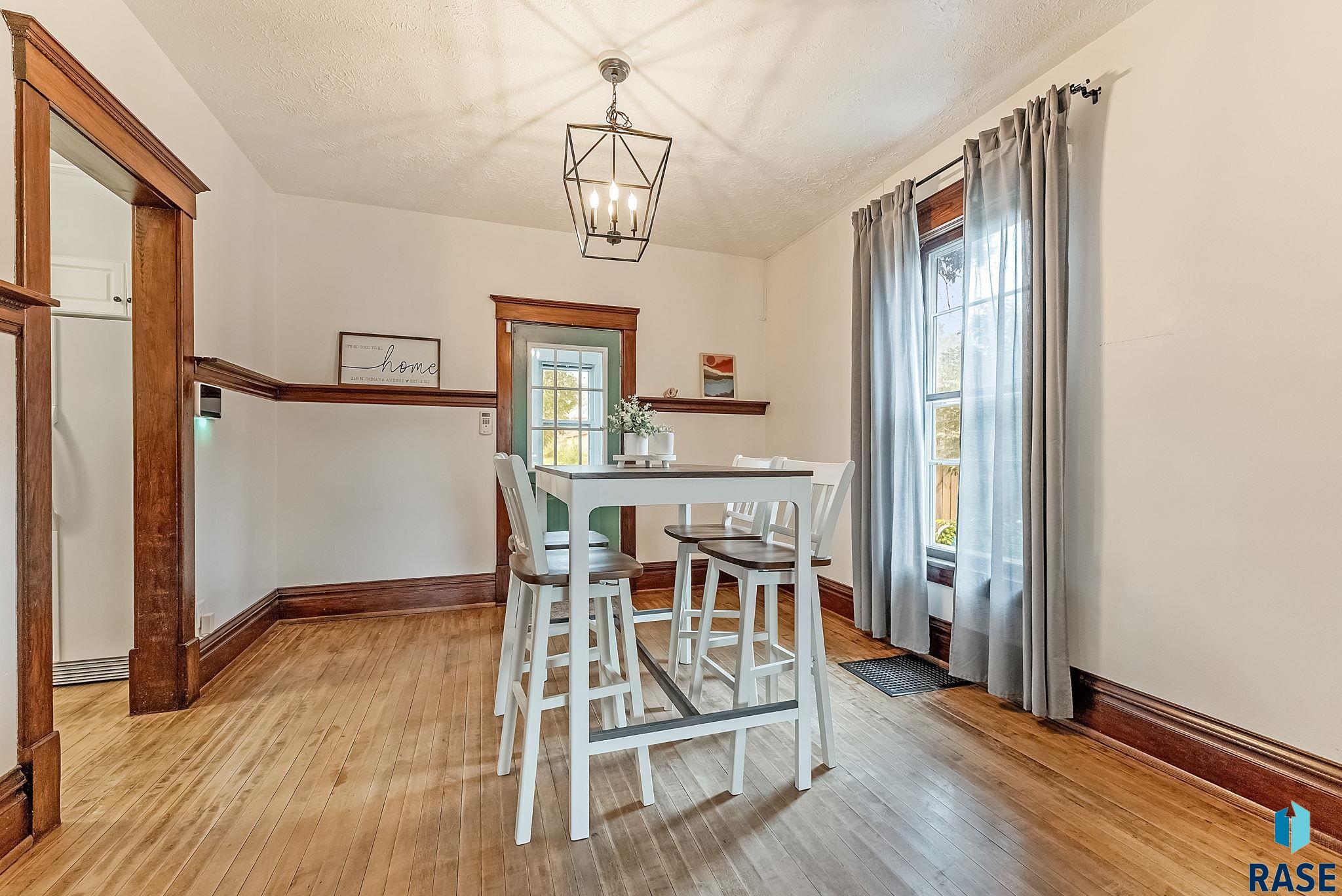 Sioux Falls, South Dakota 57103, United States, 3 Bedrooms Bedrooms, ,2 BathroomsBathrooms,Residential,Active,242402