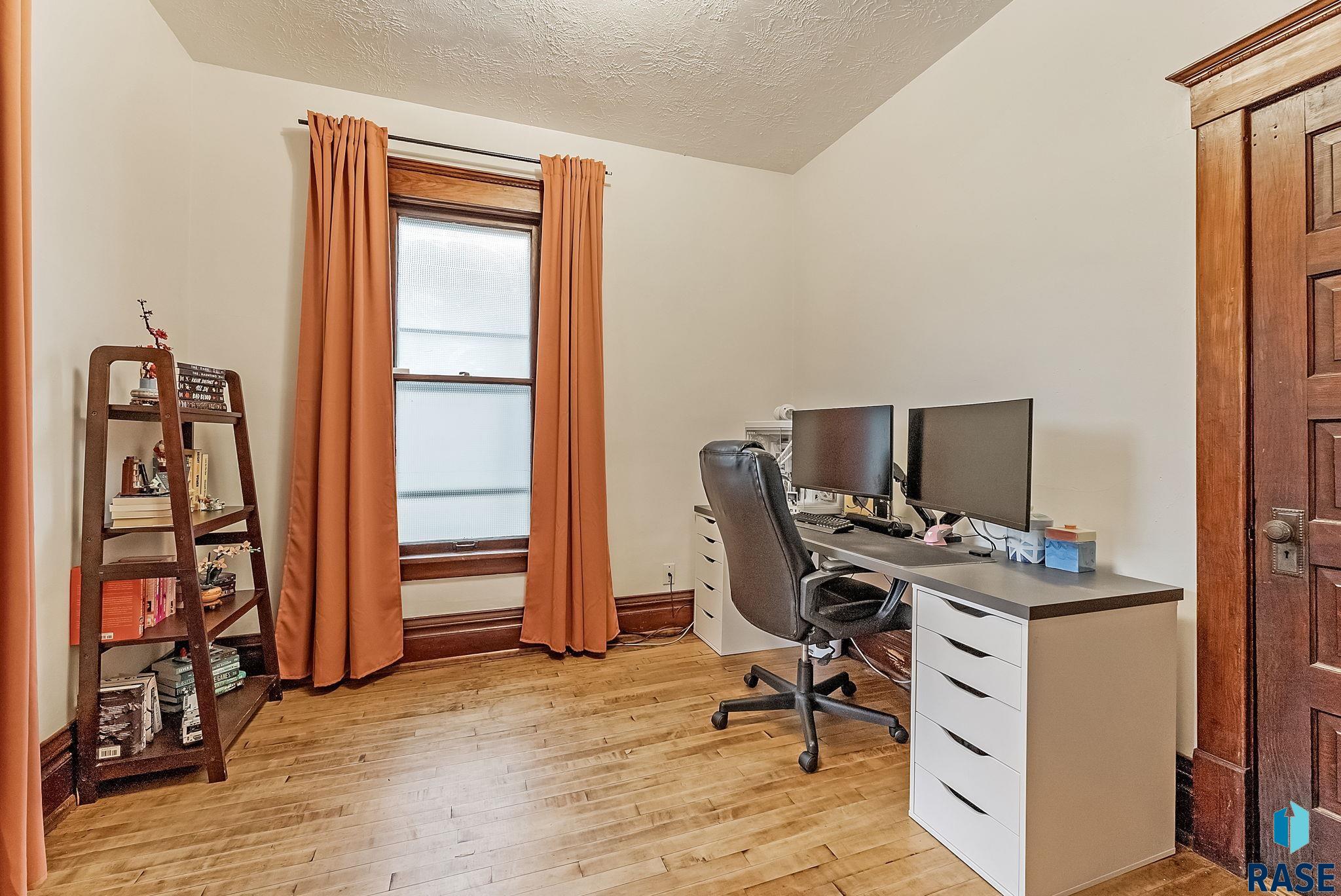 Sioux Falls, South Dakota 57103, United States, 3 Bedrooms Bedrooms, ,2 BathroomsBathrooms,Residential,Active,242402