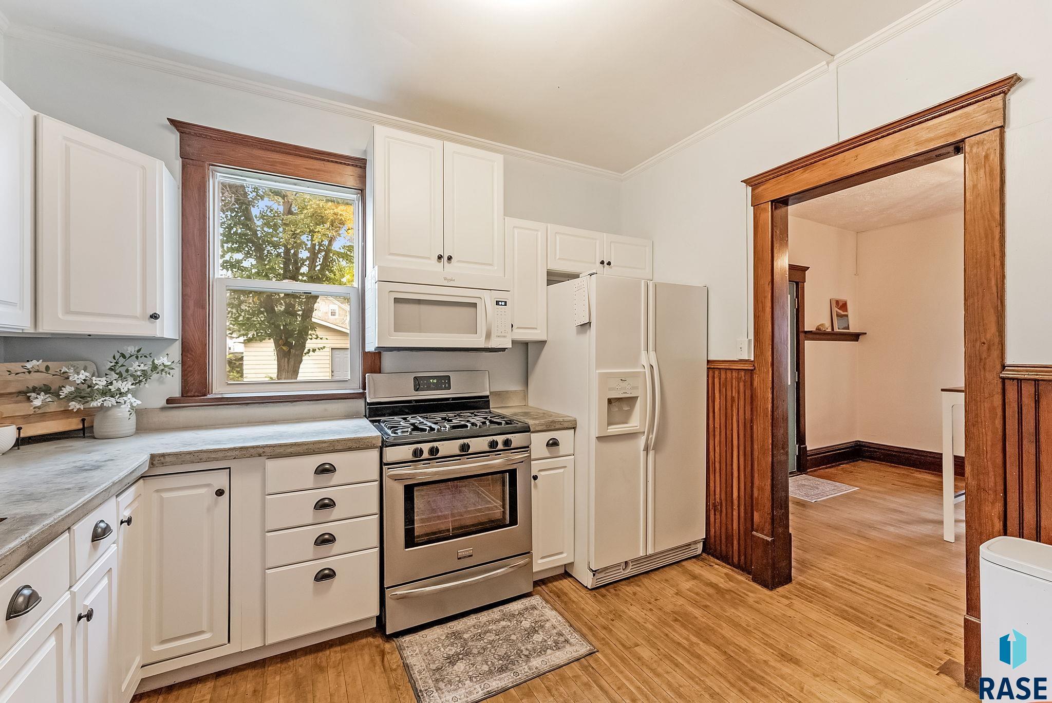 Sioux Falls, South Dakota 57103, United States, 3 Bedrooms Bedrooms, ,2 BathroomsBathrooms,Residential,Active,242402