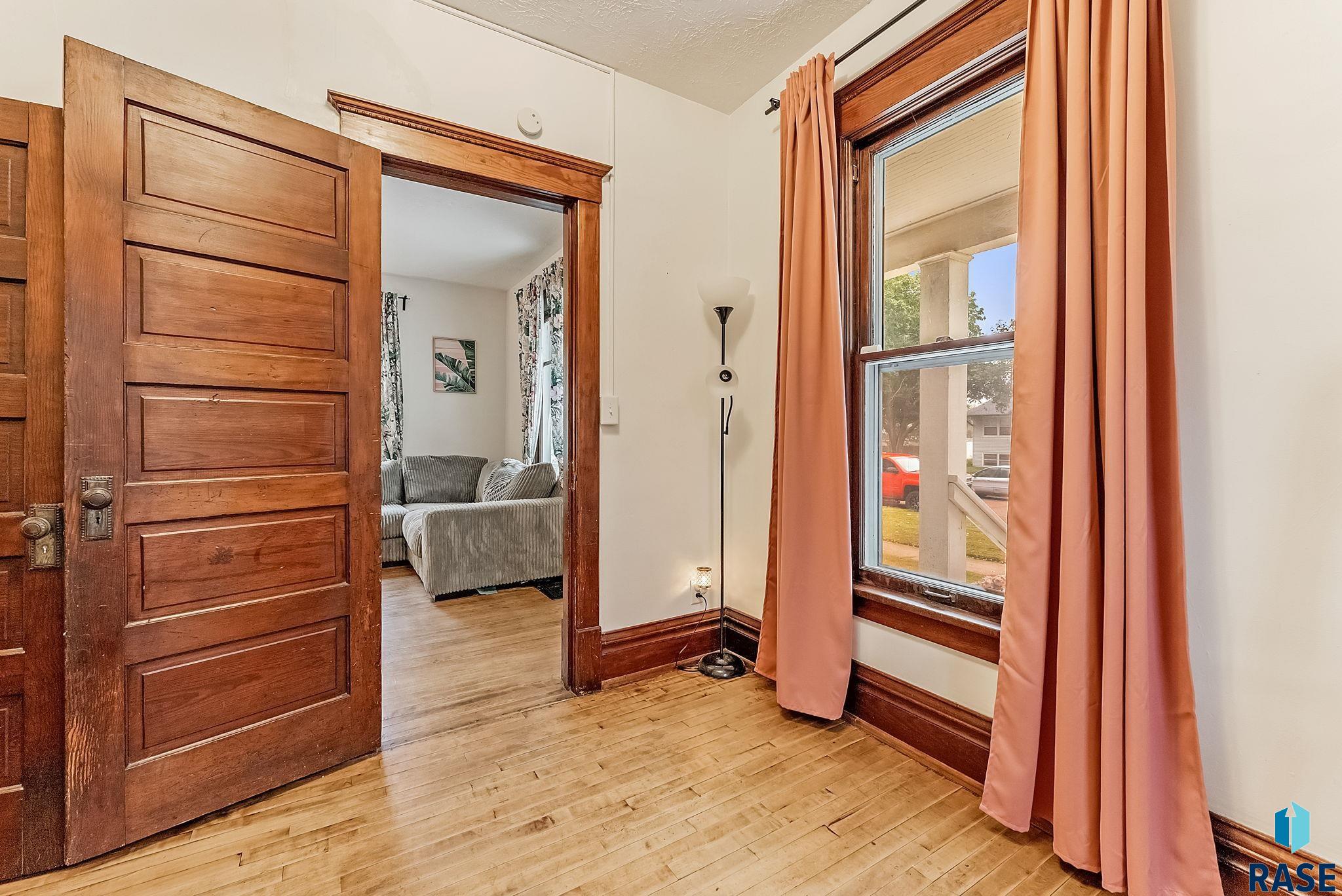 Sioux Falls, South Dakota 57103, United States, 3 Bedrooms Bedrooms, ,2 BathroomsBathrooms,Residential,Active,242402