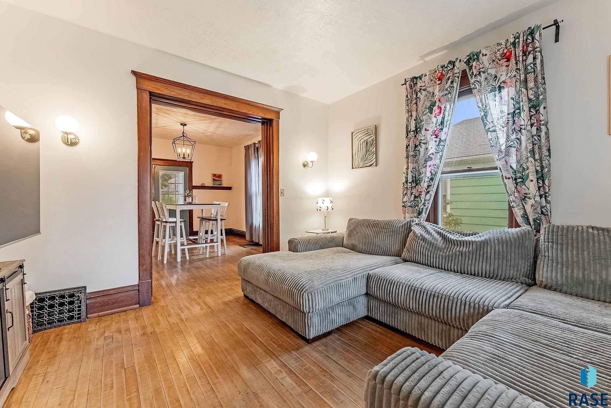 Sioux Falls, South Dakota 57103, United States, 3 Bedrooms Bedrooms, ,2 BathroomsBathrooms,Residential,Active,242402