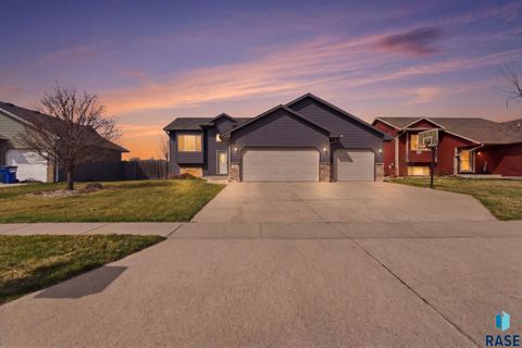 Homes For Sale - 704 Kent Street<br/> Harrisburg, SD 57032