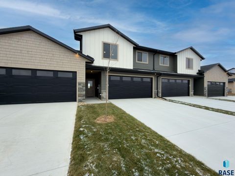 Photo of 2820 E Hazelnut St, Brandon, SD 57005 (MLS # 22602617)