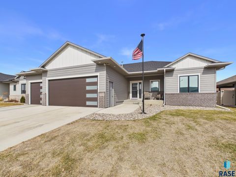 Photo of 5408 E 64th St, Sioux Falls, SD 57108 (MLS # 22601164)