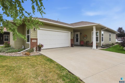 Homes For Sale - 3200 S Sandlot Avenue<br/> Minnehaha County, Sioux Falls, SD 57110