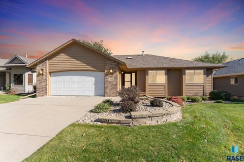 Photo of 316 N Penstemon Ave, Sioux Falls, SD 57110 (MLS # 22608060)