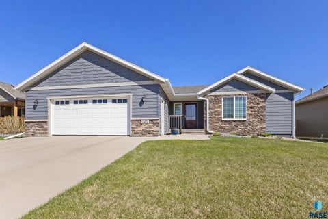 Homes For Sale - 7400 E Corinth Street<br/> Sioux Falls, SD 57110