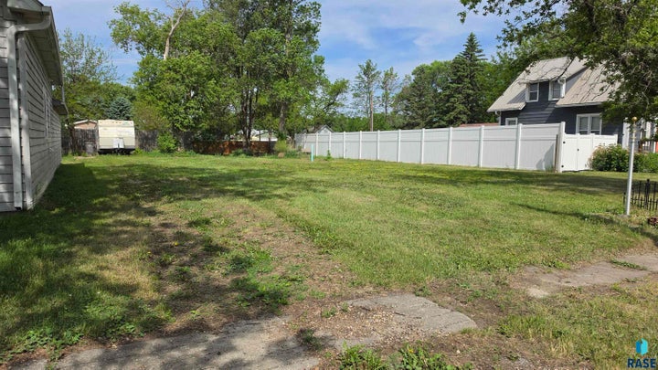 Photo 1 of 4 — 221 S Main St, Colman, SD 57017