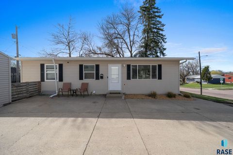 Photo of 2317 E 18th St, Sioux Falls, SD 57103 (MLS # 22602656)