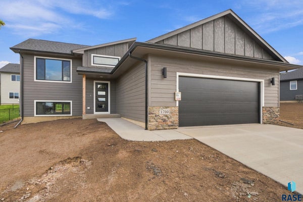 1700 N CONCORD DR, SIOUX FALLS, SD 57110 - Image 6186db612ca64f4e6bbc4ba5ffaa8e3c/1152367697