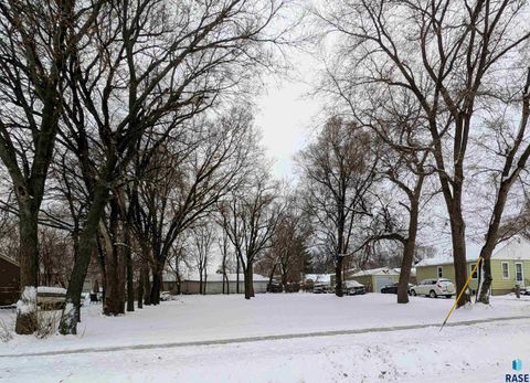 Photo of 2005 W Brookings St, Sioux Falls, SD 57104 (MLS # 22509083)