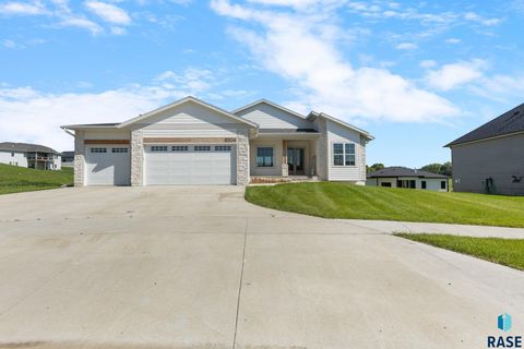 Photo of 8304 Sheridan Cir, Sioux Falls, SD 57110 (MLS # 22600347)