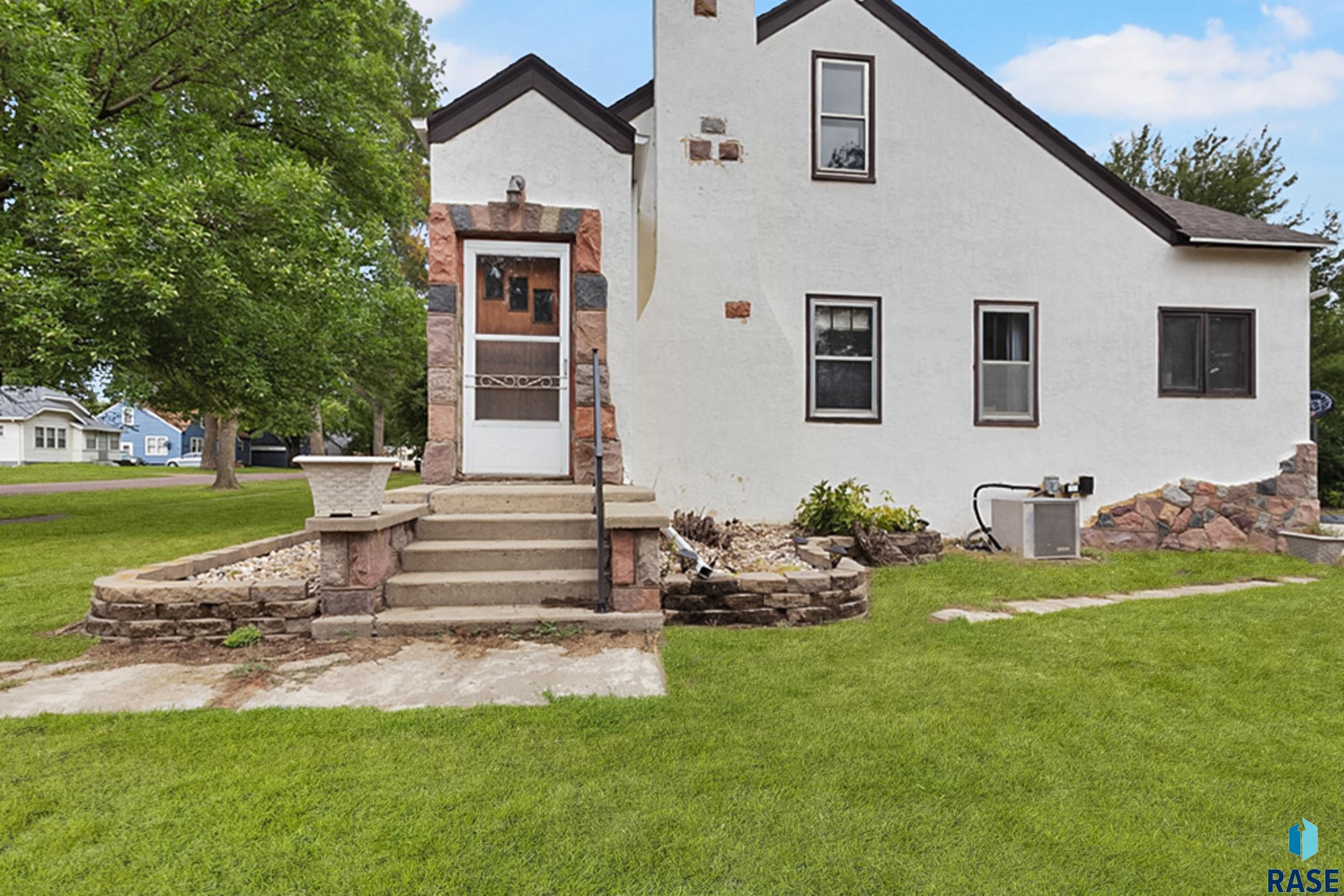 200 E 5th St - Photo 4