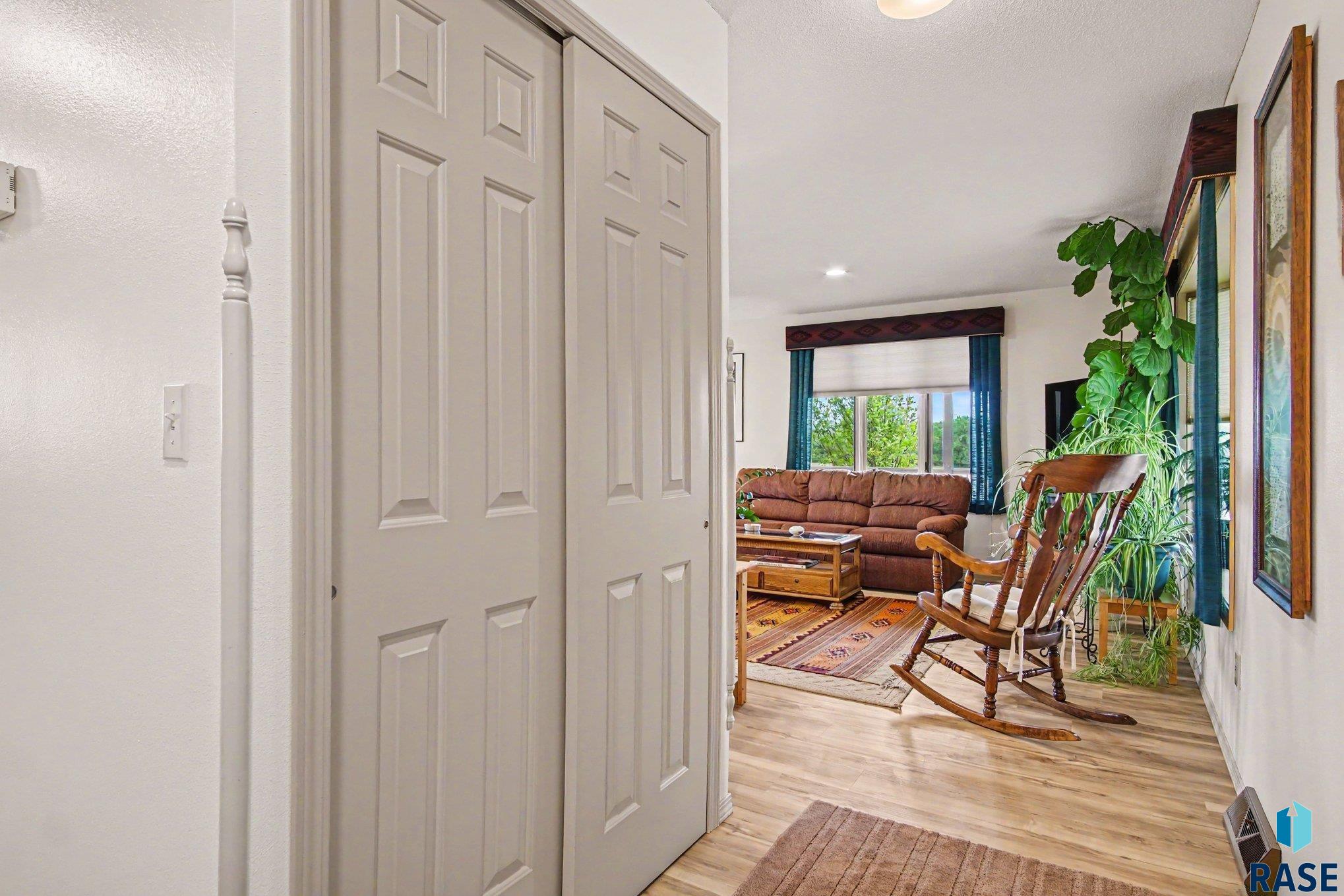 404 Cedar Ct - Photo 4