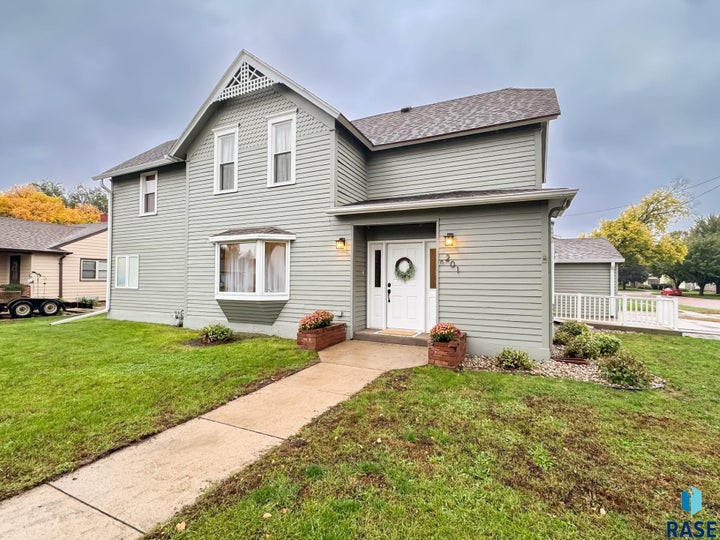 Photo 1 of 55 — 201 E 3rd Ave, Lennox, SD 57039