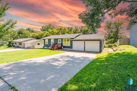 Homes For Sale - 513 Superior Avenue<br/> Crooks, SD 57020