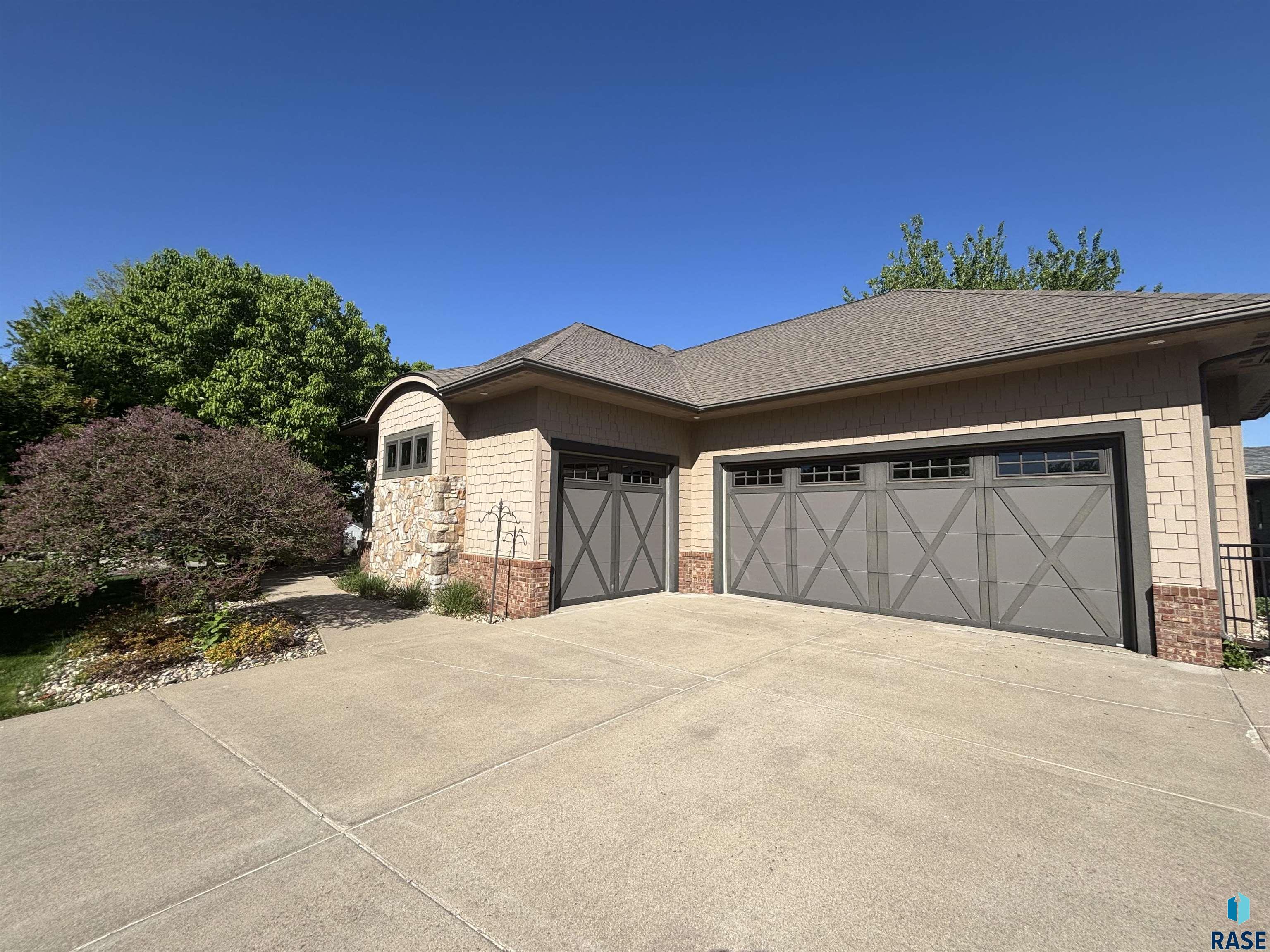 1325 W Wicklow Ct