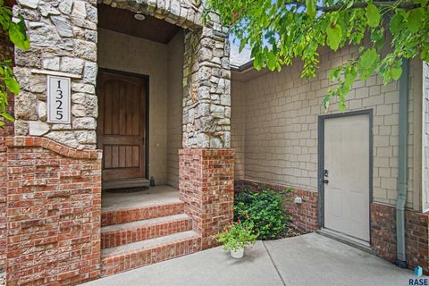 Photo of 1325 W Wicklow Ct, Sioux Falls, SD 57108 (MLS # 22603383)