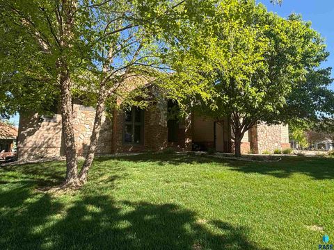 Photo of 1325 W Wicklow Ct, Sioux Falls, SD 57108 (MLS # 22603383)