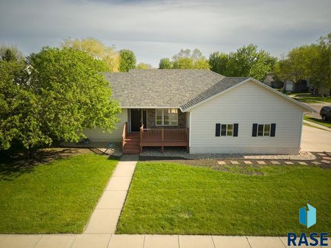 Photo of 4421 E 38th St, Sioux Falls, SD 57103 (MLS # 22603329)