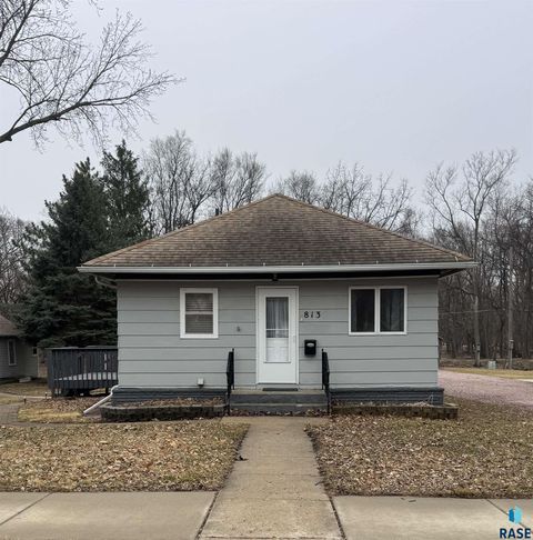 Homes For Sale - 813 E Center Street<br/> Lake County, Madison, SD 57042
