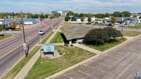 Photo of 600 N Western Ave, Sioux Falls, SD 57104 (MLS # 22507578)