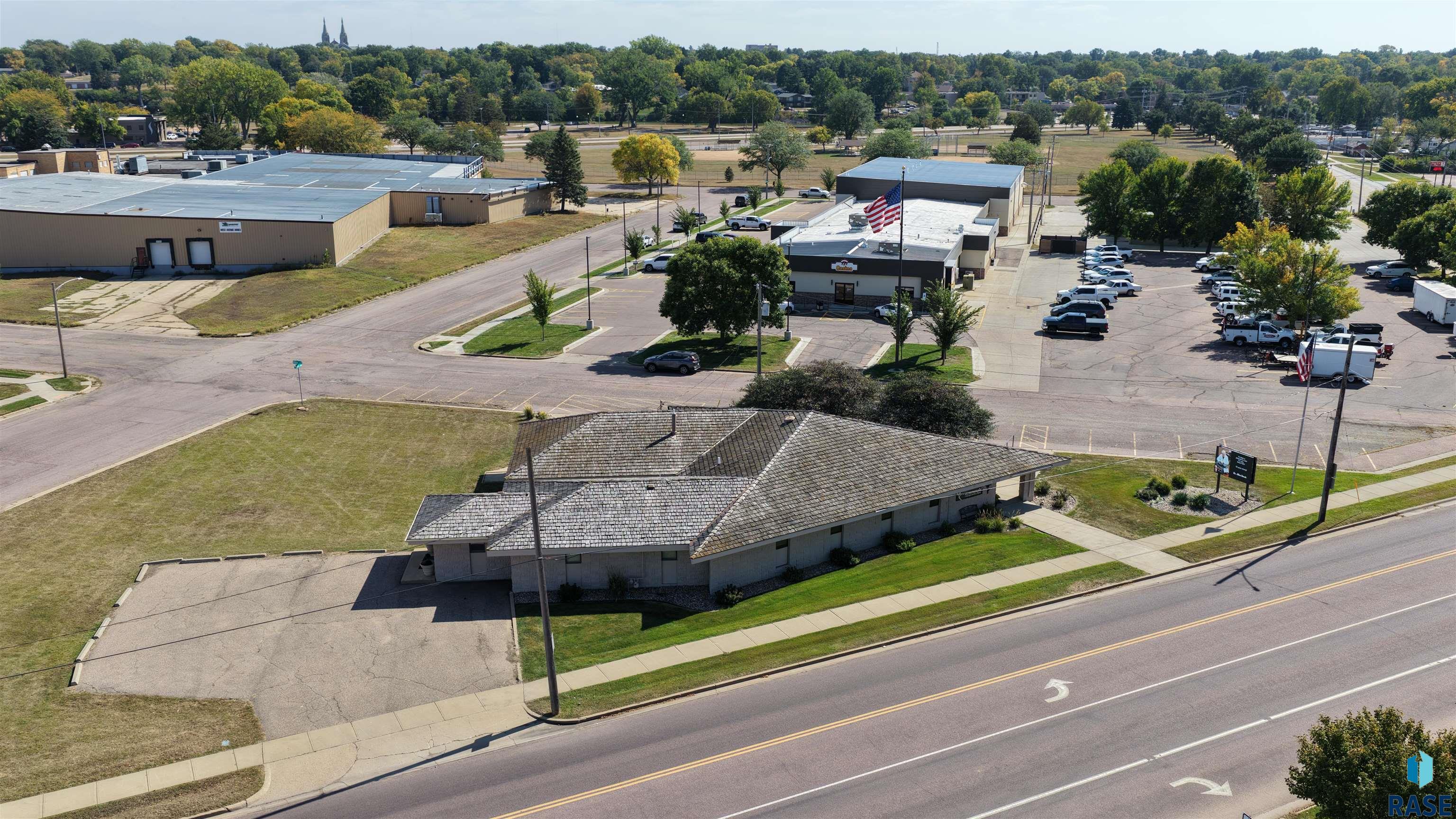 600 N Western Ave