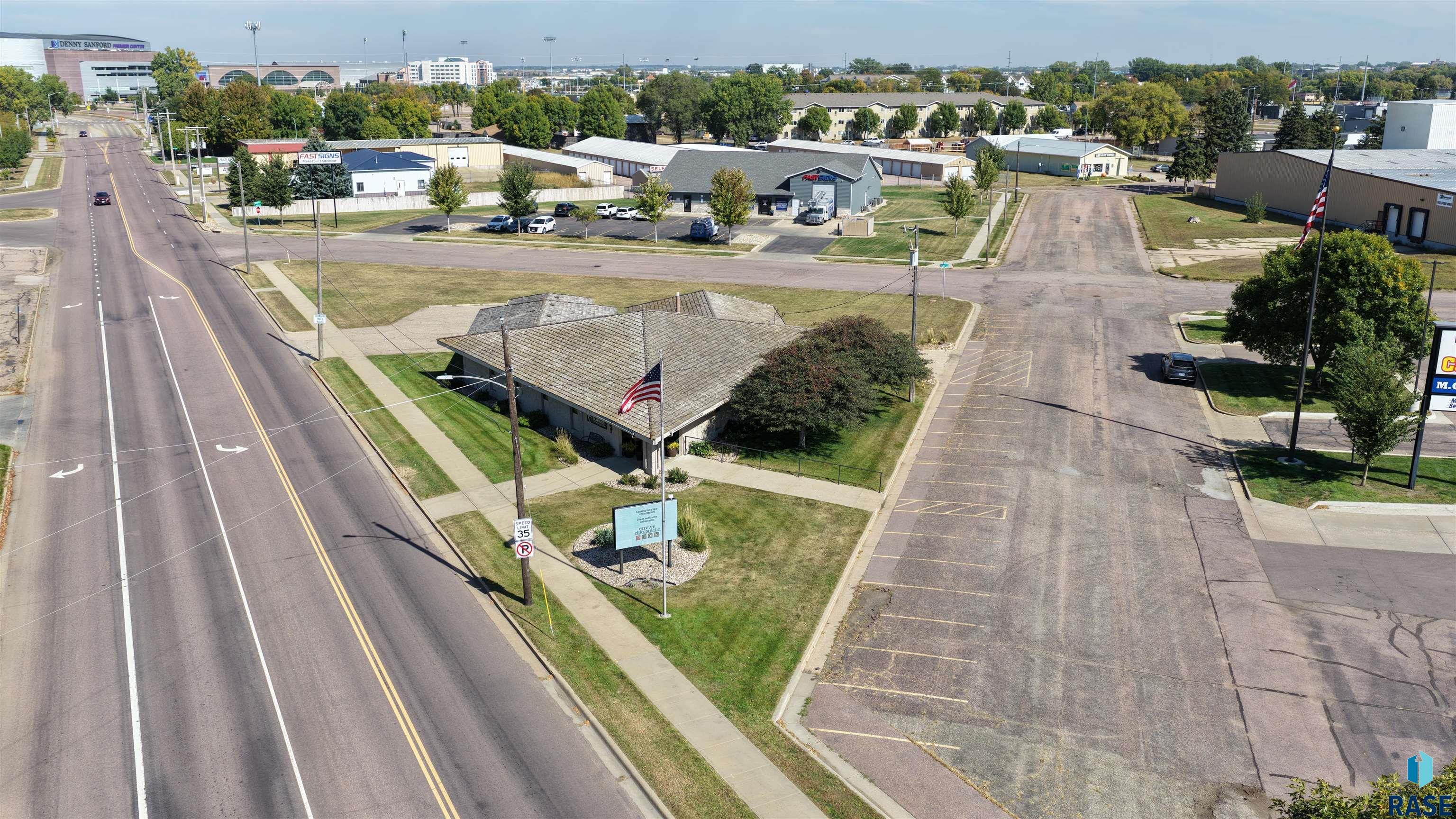 600 N Western Ave