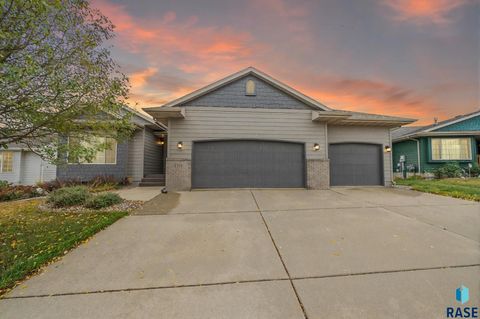 Photo of 2317 S Katie Ave Avenue, Sioux Falls, SD 57106 (MLS # 22508021)