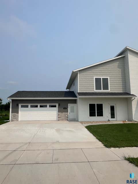 Townhouse For Sale - 220 Ivy Lane<br/> Minnehaha County, Crooks, SD 57020