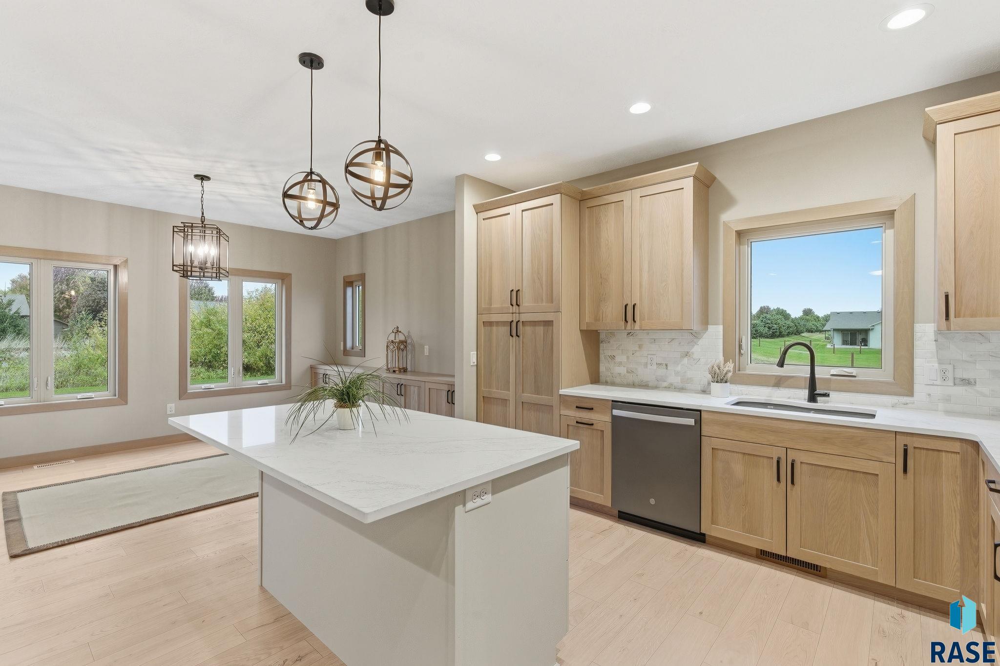 2401 E Joshua Cir