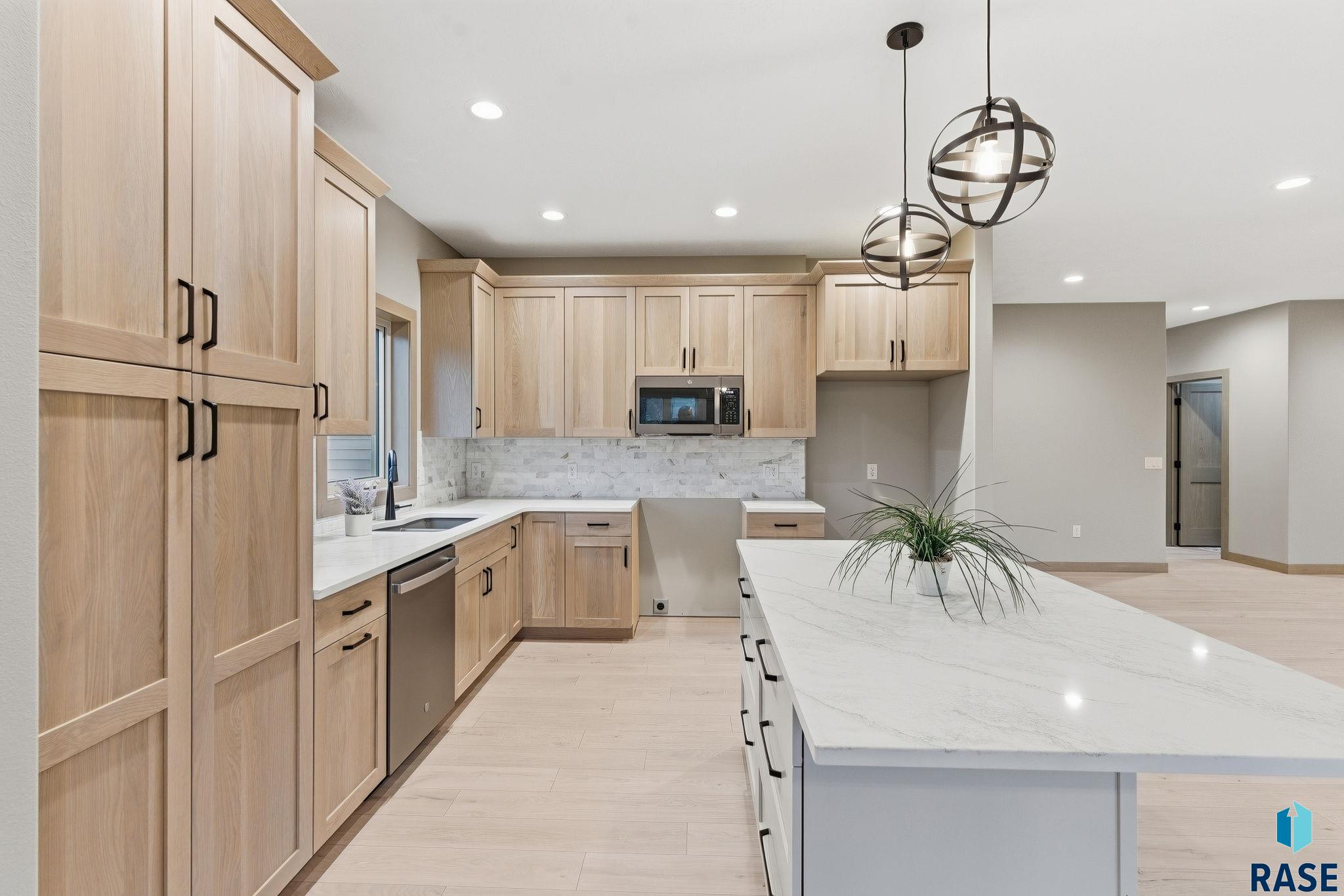 2401 E Joshua Cir