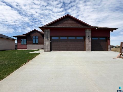 Photo of 2805 S Dunraven Ave, Sioux Falls, SD 57110 (MLS # 22509175)