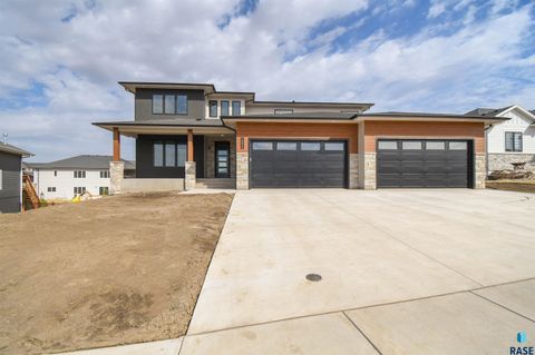 Photo of 1504 W Bennett Dr, Brandon, SD 57005 (MLS # 22602025)