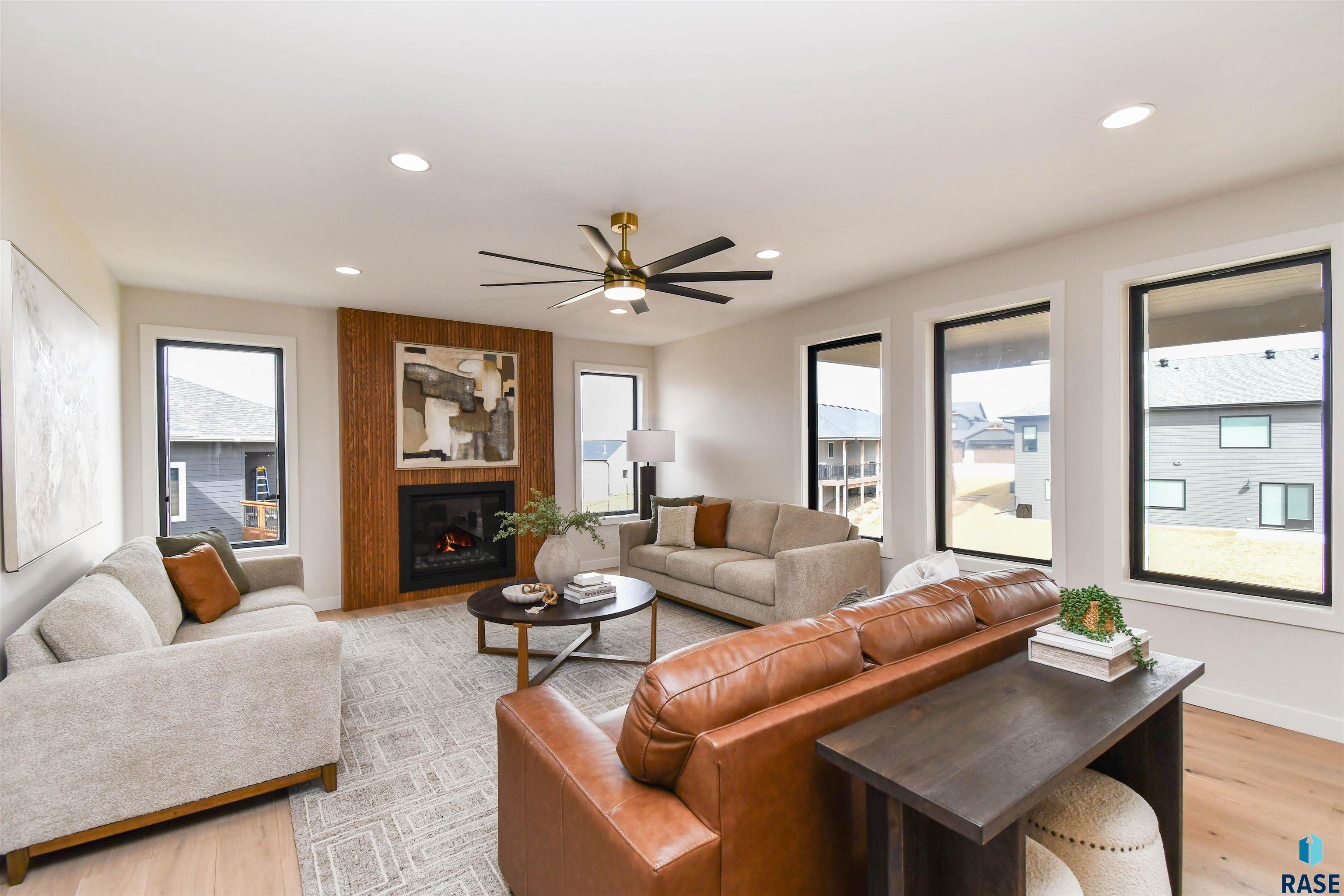 1504 W Bennett Dr
