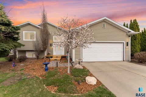 Photo of 602 W Laura St, Harrisburg, SD 57032 (MLS # 22602553)